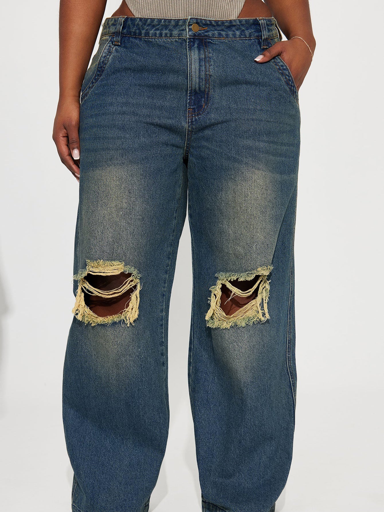 Retro Heavy-duty Washed Knee Ripped Wide-legged Jeans